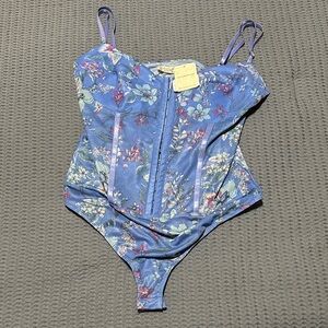 Free Peolle Floral Bluish body suit size large